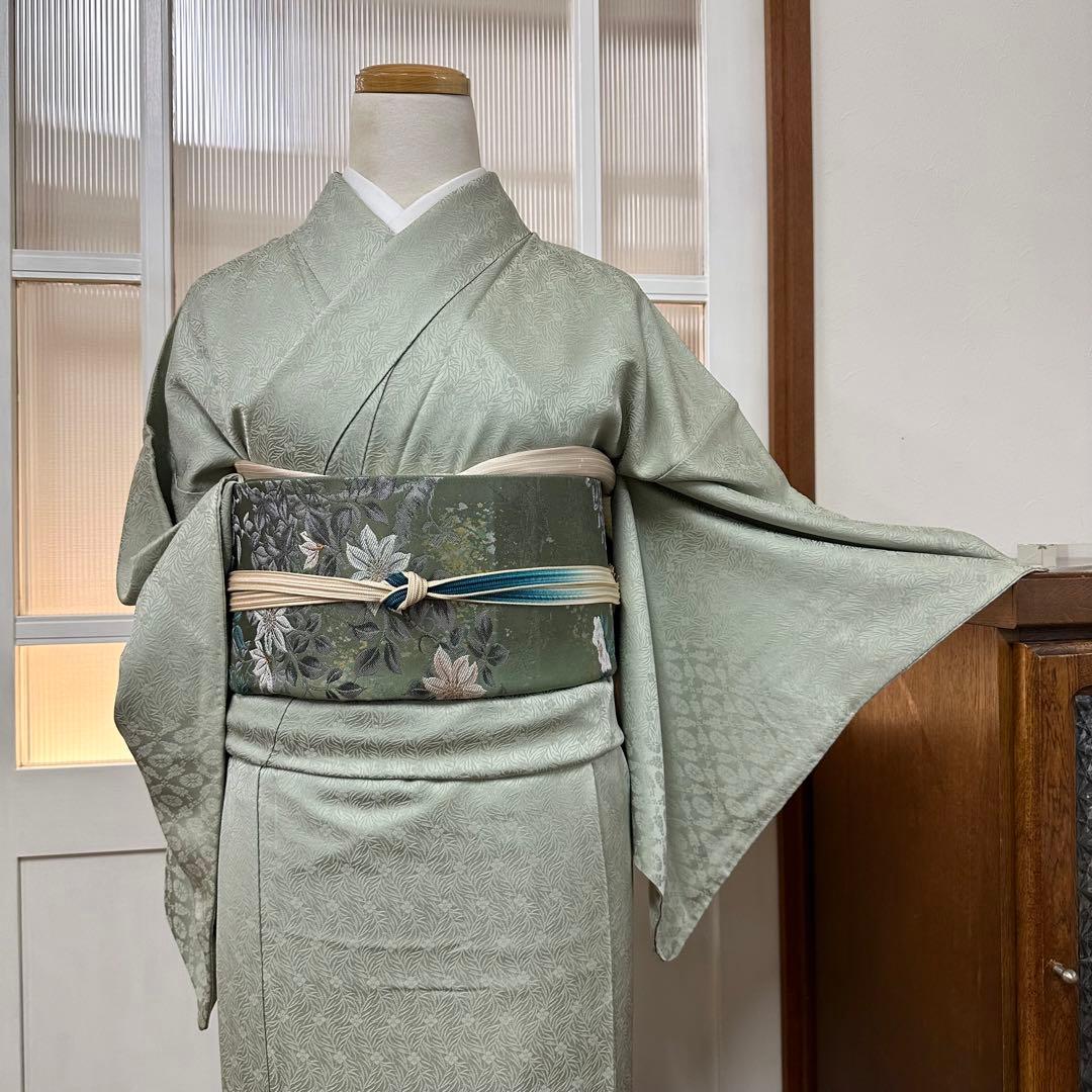 メ*ジ様 色無地　袷　正絹　一ツ紋　草花地紋　青磁鼠色　身丈151裄64サイズ小