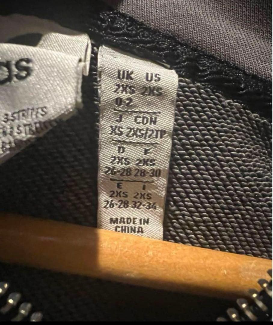 ラ*王様 adidas ジップパーカー　adilenium