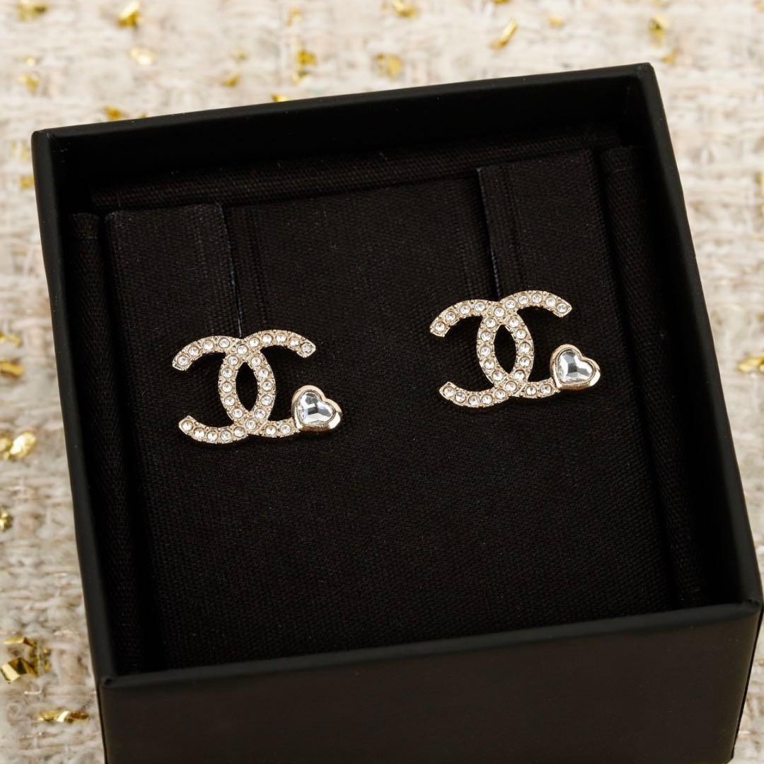 新品未使用　CHANEL ハートピアス