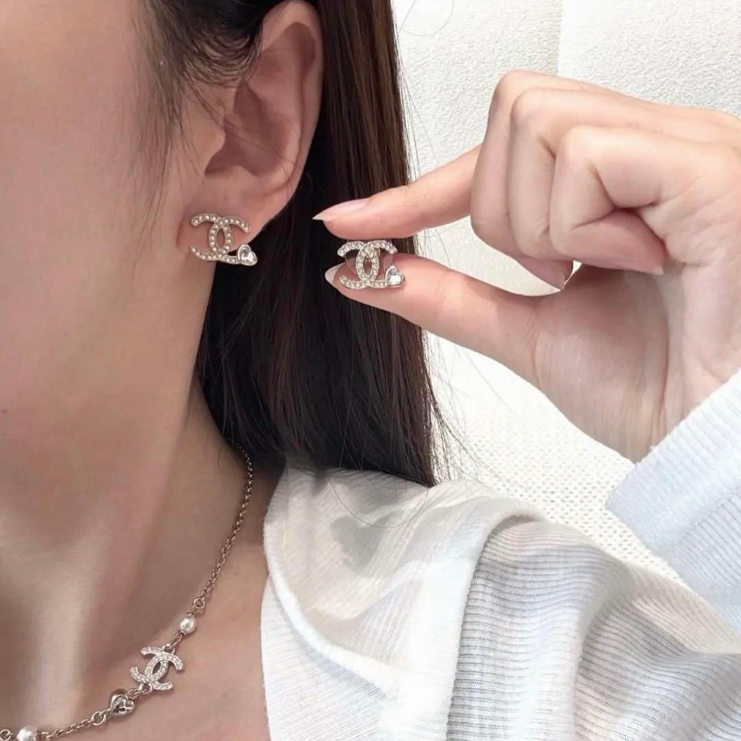 新品未使用　CHANEL ハートピアス