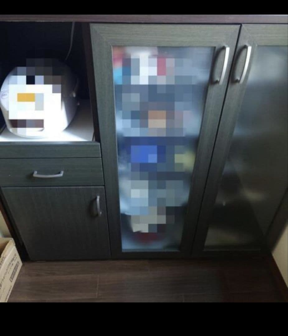 ニトリ　ガラス扉付き食器棚