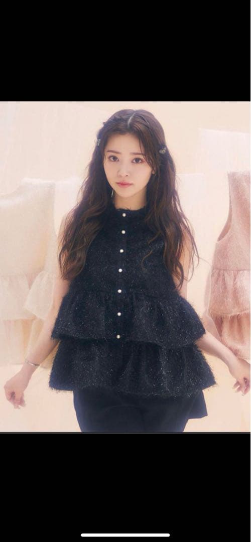 fiolily スパークリングペプラムトップス　ブラック　山本月