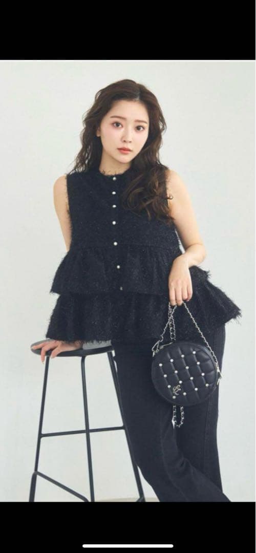 fiolily スパークリングペプラムトップス　ブラック　山本月