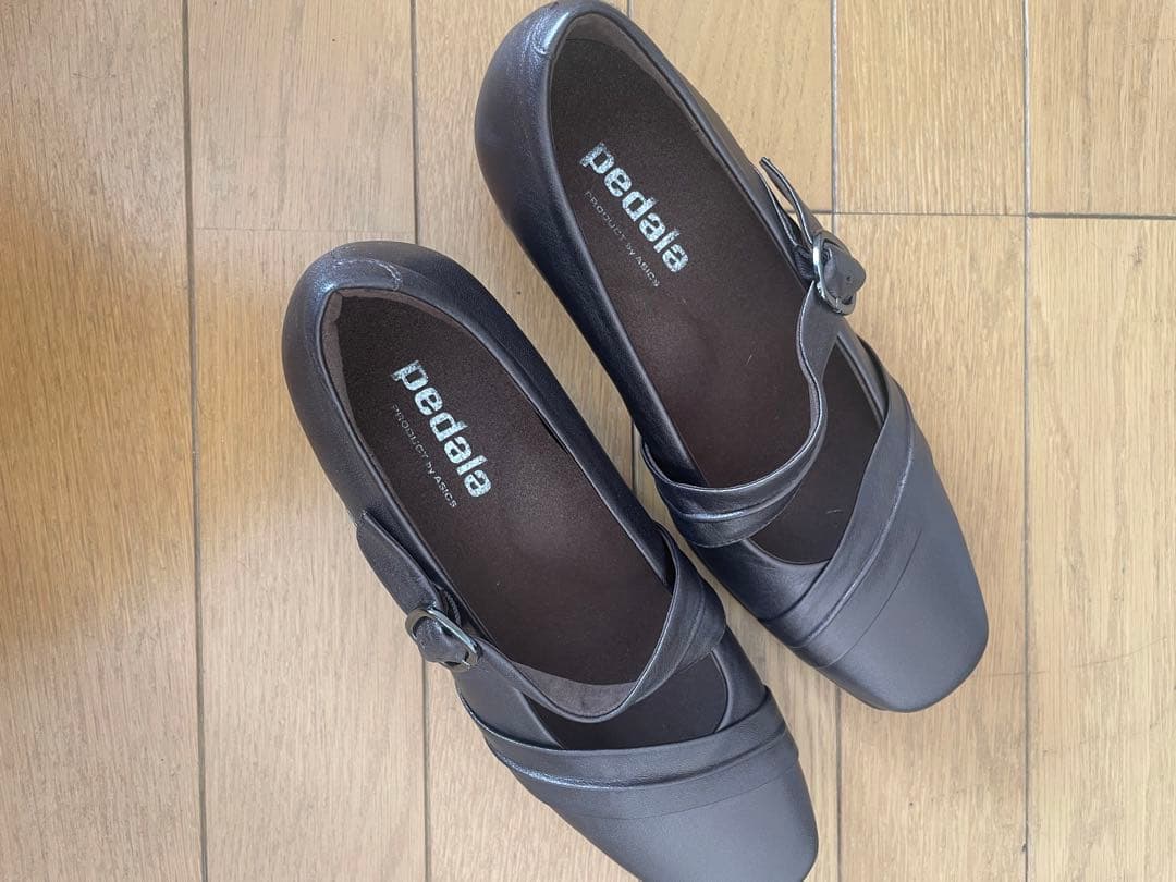 pedala ストラップ付きヒール ブラウン