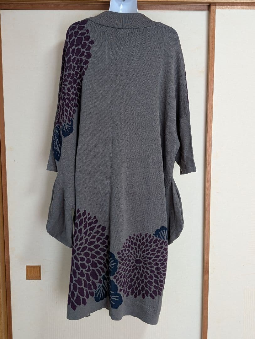 倭物やカヤ・グレー花柄五分袖チュニック&もんぺパンツ