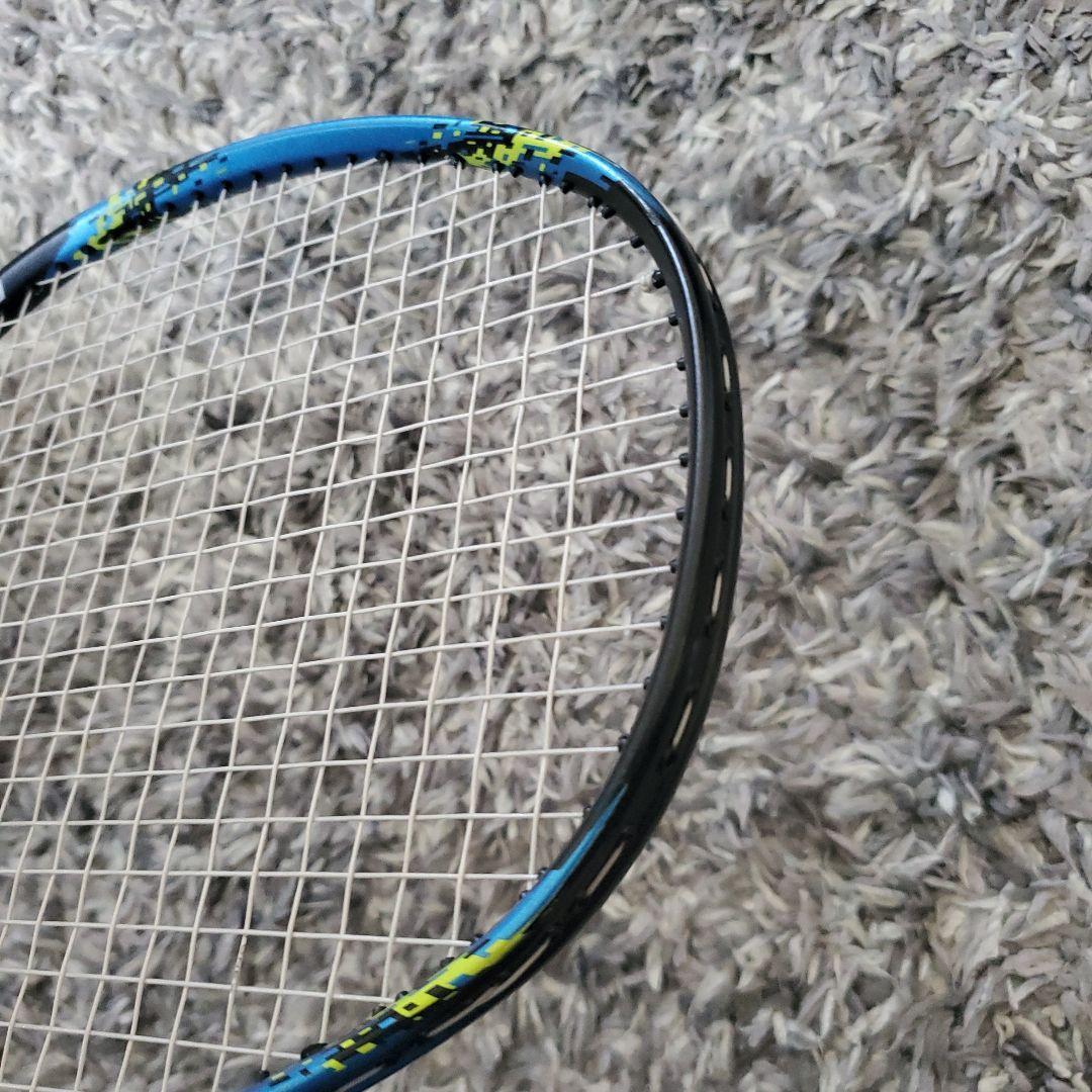 【美品】YONEXナノフレア 700 バドミントンラケット 4UG6