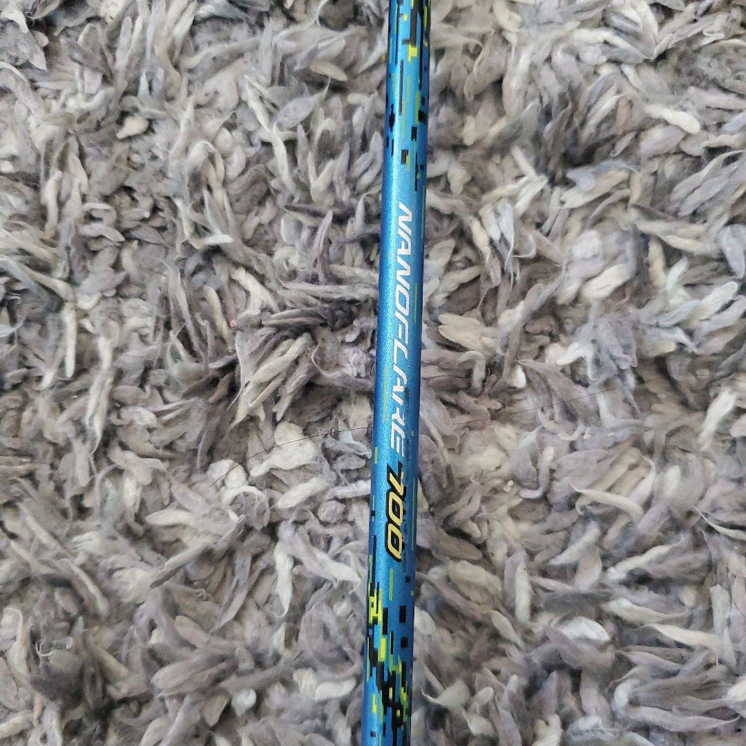 【美品】YONEXナノフレア 700 バドミントンラケット 4UG6