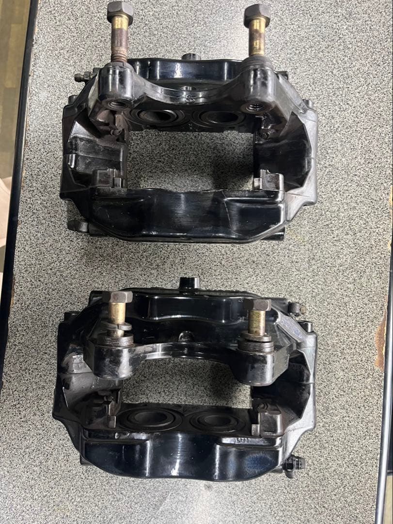 R33GTR 純正ブレンボキャリパー フロント