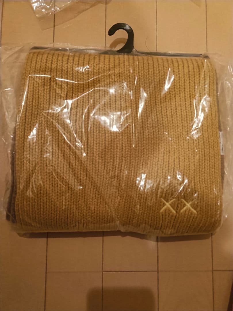 ユニクロ カウズ ウィンターヒートテックニットマフラー