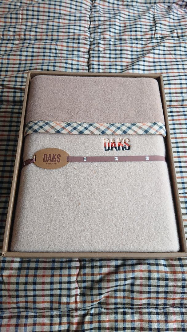 新品：DAKS 高級ベージュチェック柄ブランケット＆綿 掛け布団　セット