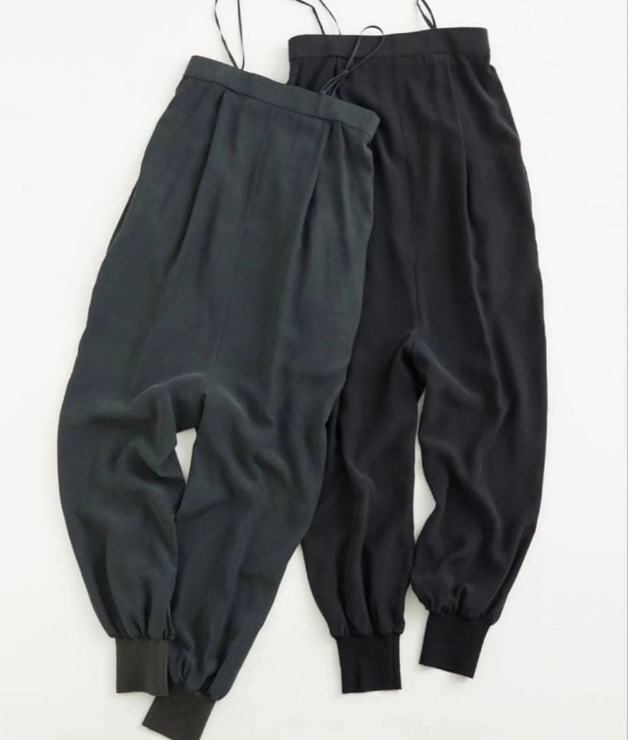 ＜conte＞イージー サロペット　¥29,700(税込)