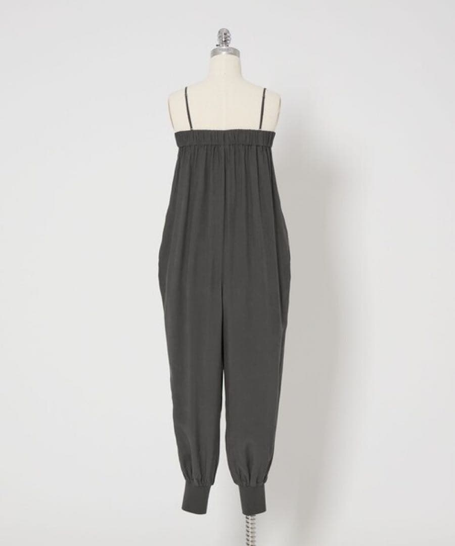 ＜conte＞イージー サロペット　¥29,700(税込)