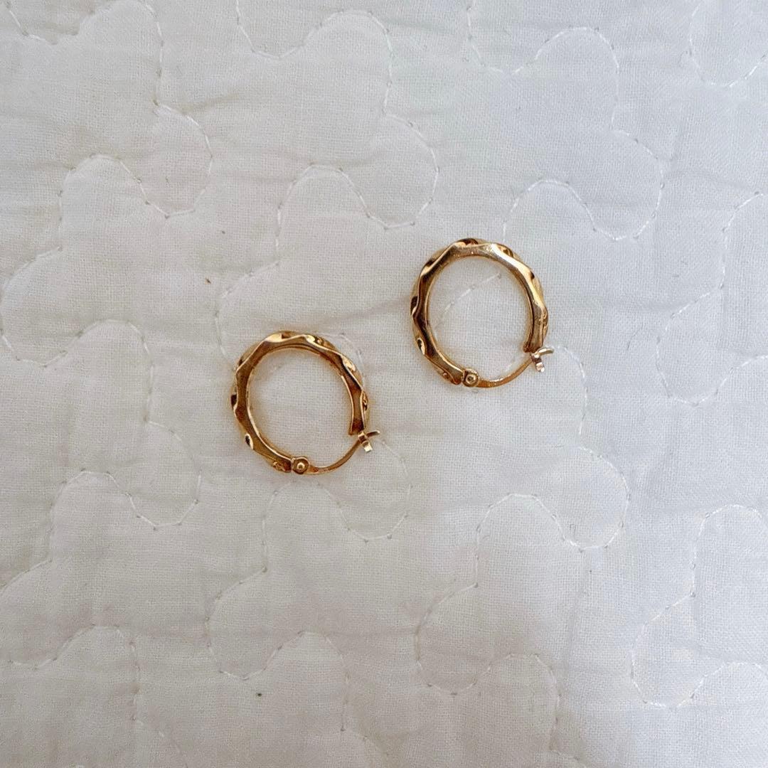 ete ツイストフープピアス　ゴールド