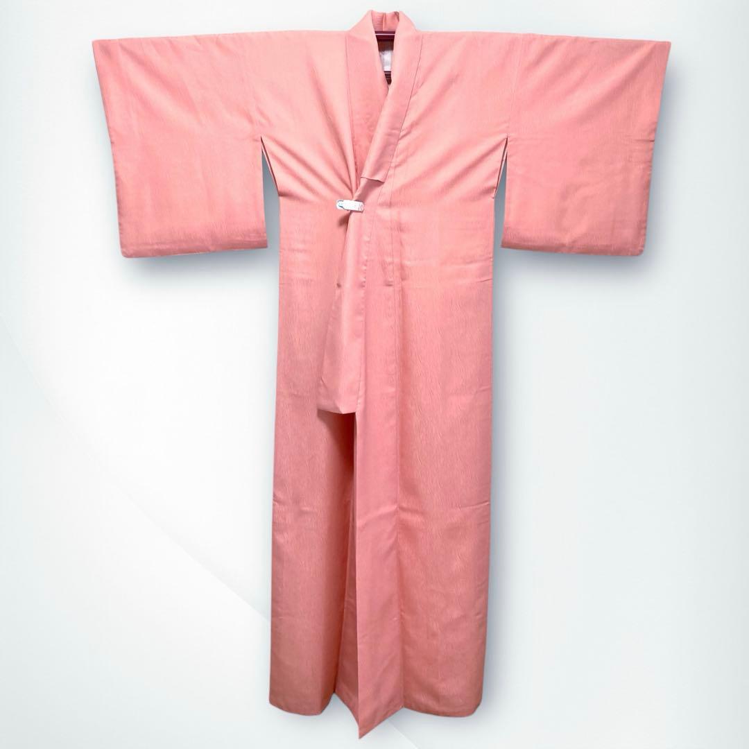 【美品✨】東レシルック　さんび　洗える着物　色無地　薄紅色　よろけ縞地紋　P3