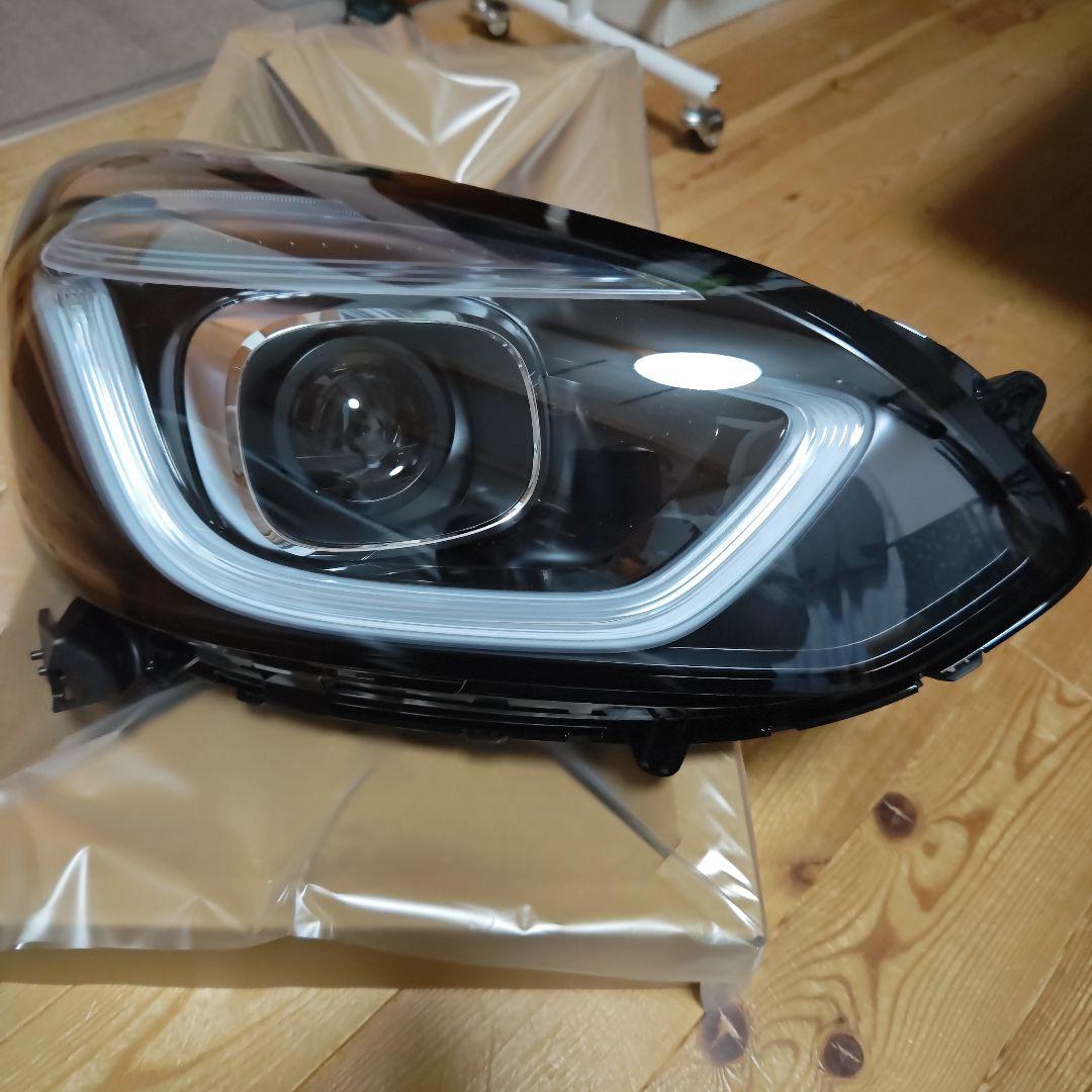 フィット　ホンダ　ヘッドライト　右