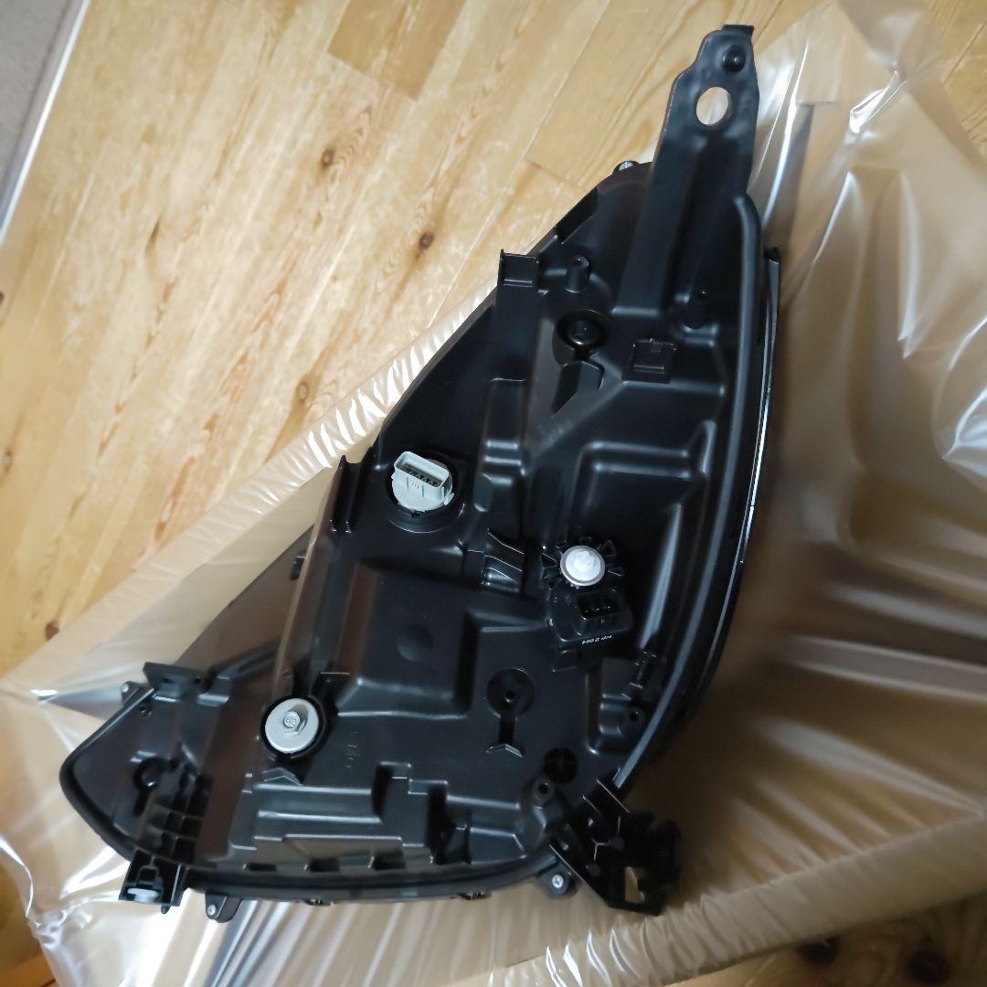 フィット　ホンダ　ヘッドライト　右