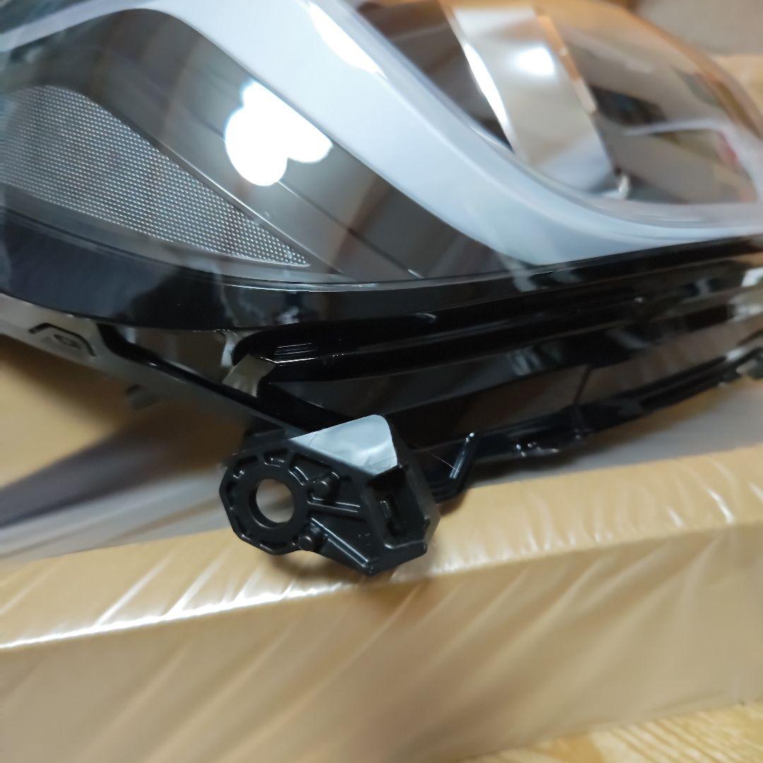 フィット　ホンダ　ヘッドライト　右