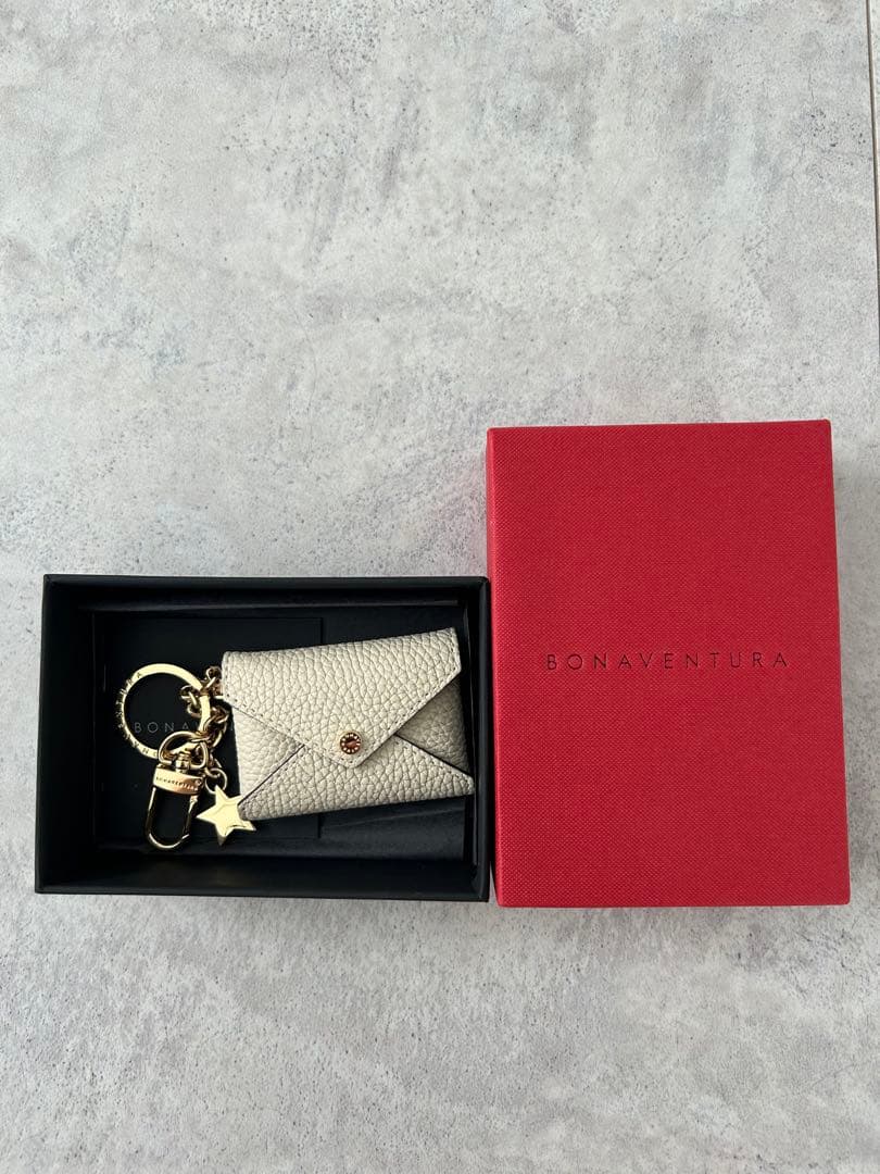 ボナベンチュラ　アイボリー レザー キーケース