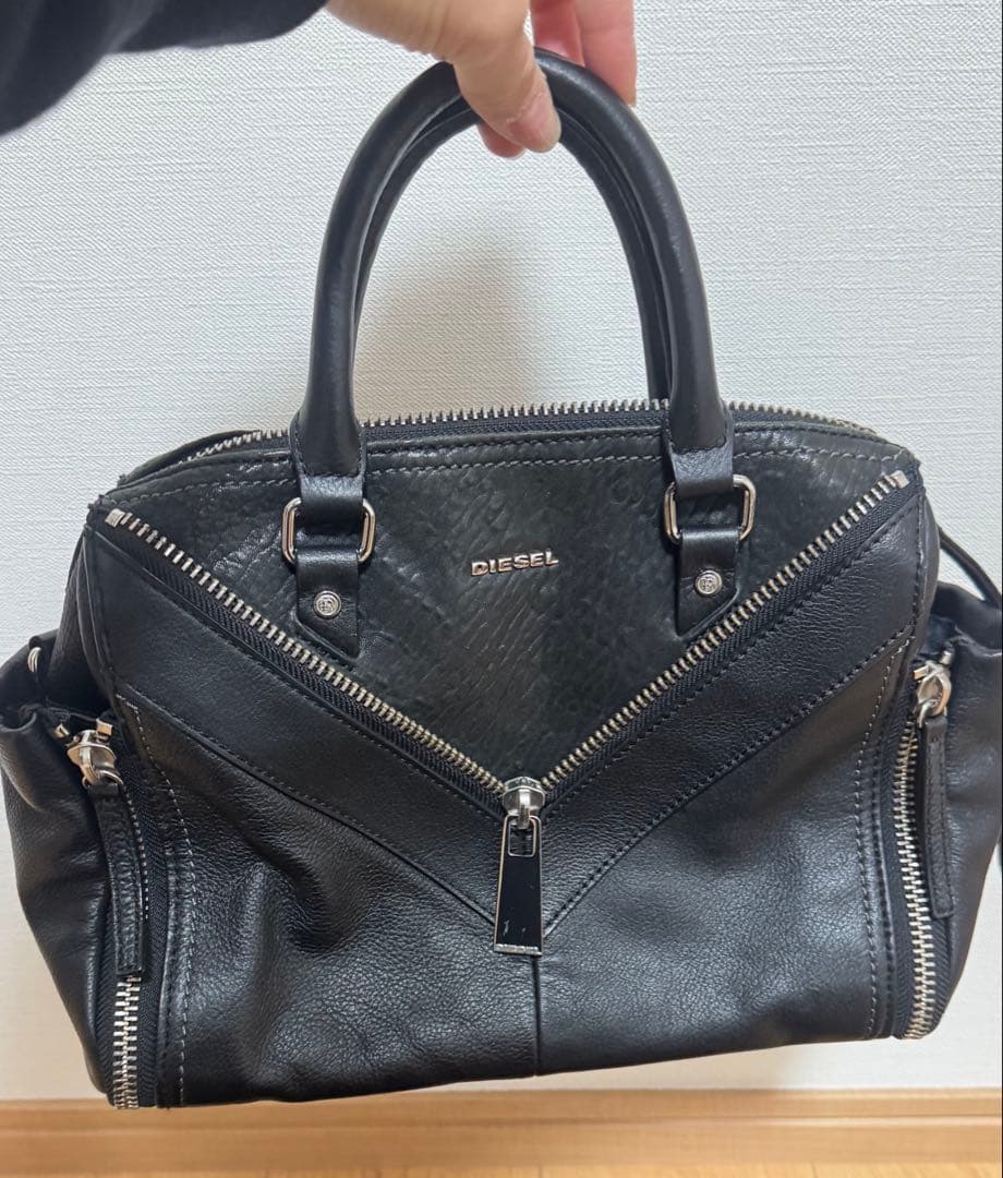 DIESEL LE-ZIPPER クロスボディバッグ