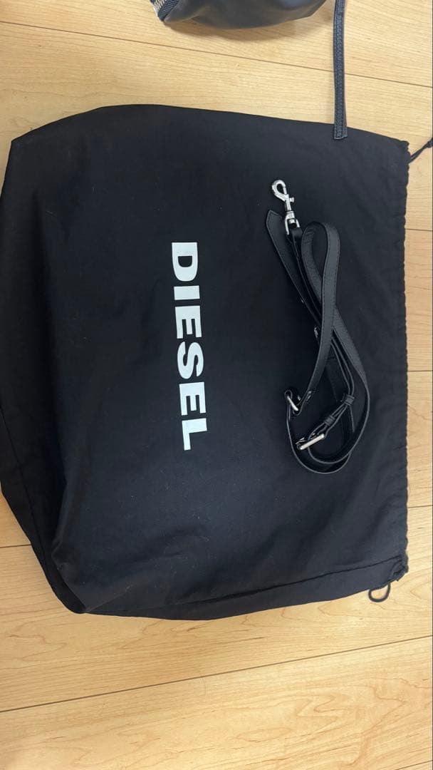 DIESEL LE-ZIPPER クロスボディバッグ