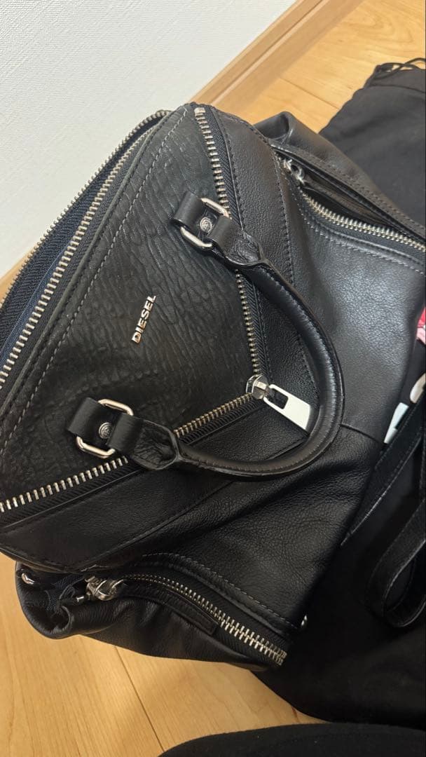 DIESEL LE-ZIPPER クロスボディバッグ