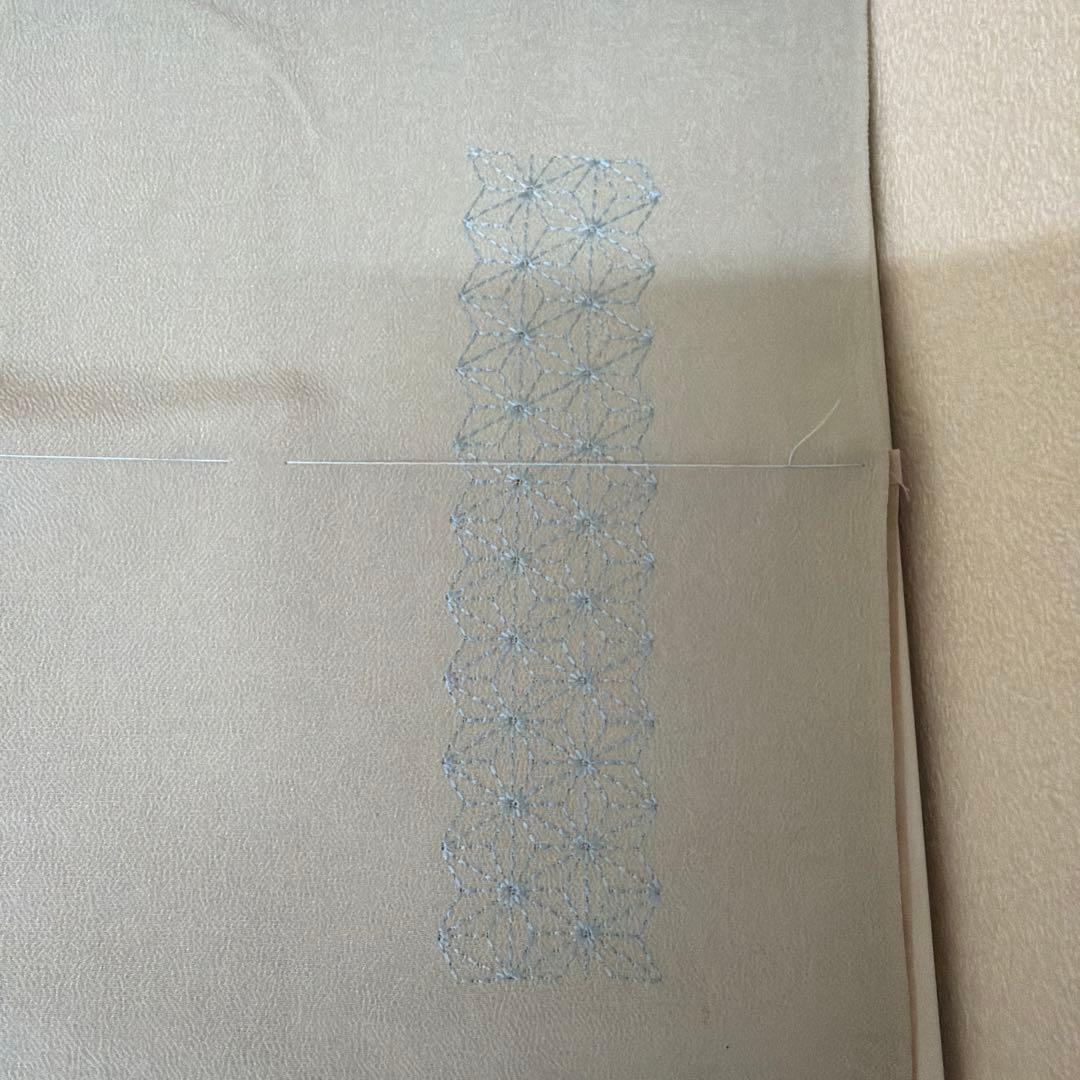 銀河銀座きしや 薄いグレー 反物と漆器