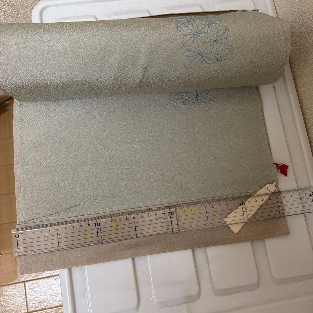 銀河銀座きしや 薄いグレー 反物と漆器