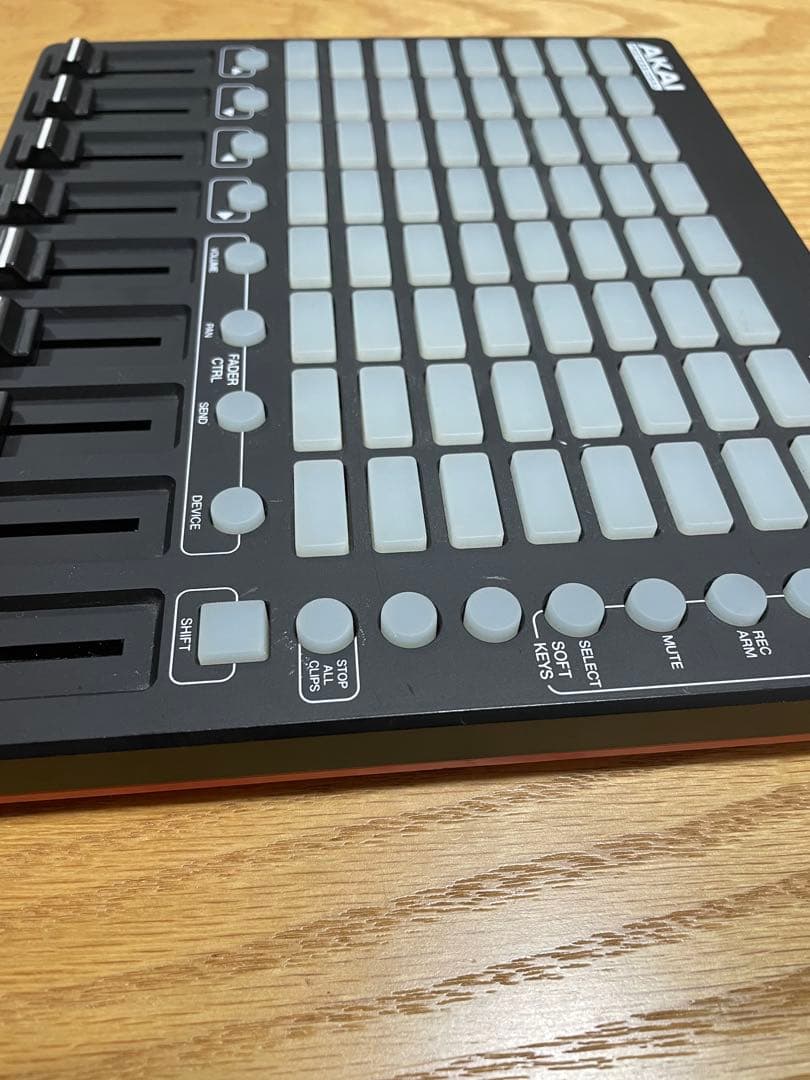 AKAI APC mini MIDIコントローラー