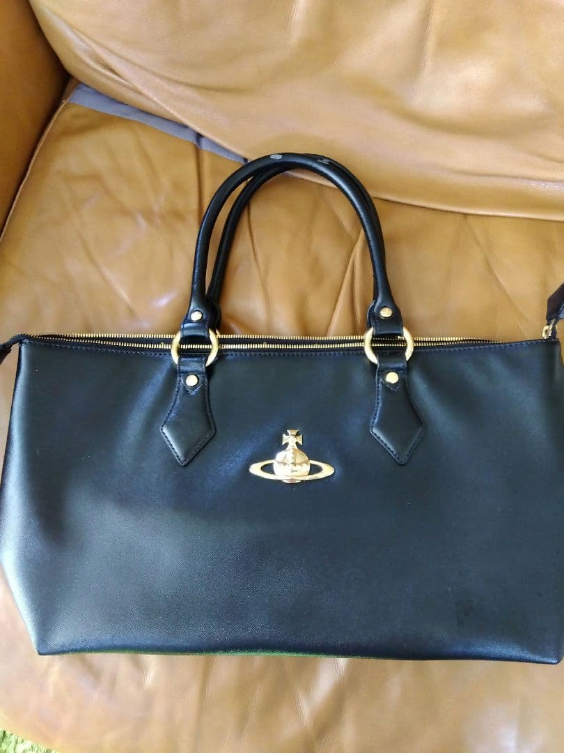 再値下げ！ヴィヴィアン・ウエストウッド　ブラックビジネスバッグ ゴールドロゴ付き