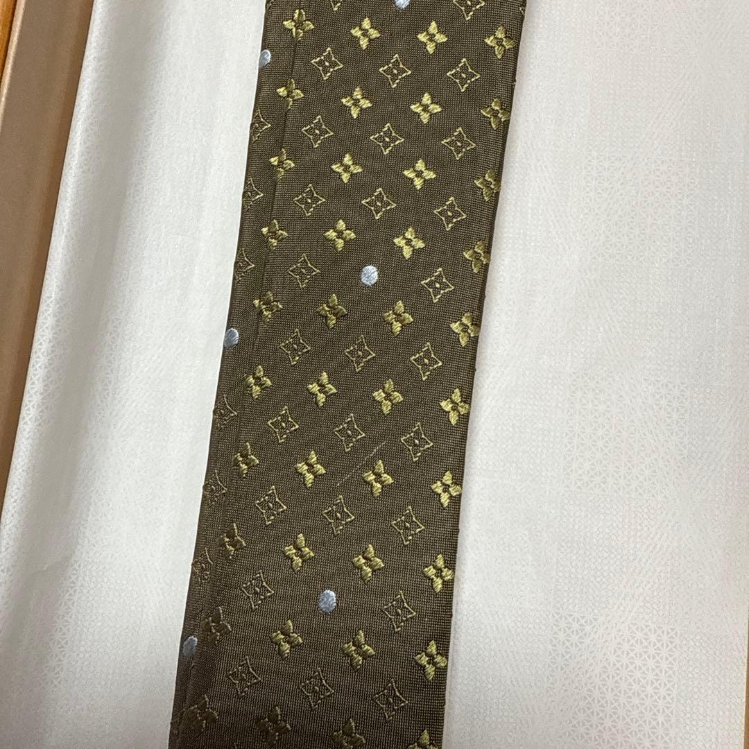 ルイヴィトン　ネクタイ　カーキ　モノグラム　シルクジャガード　結婚式