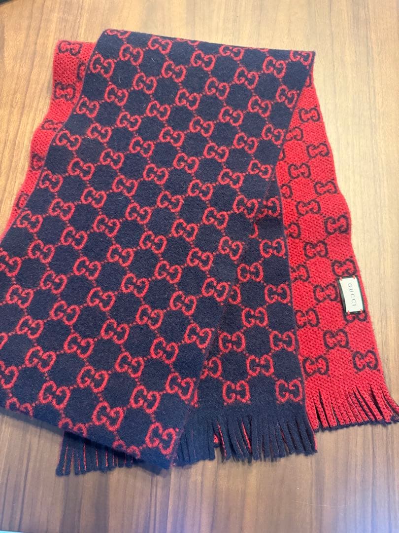 GUCCI GGパターン マフラー 赤/紺フリンジ付き