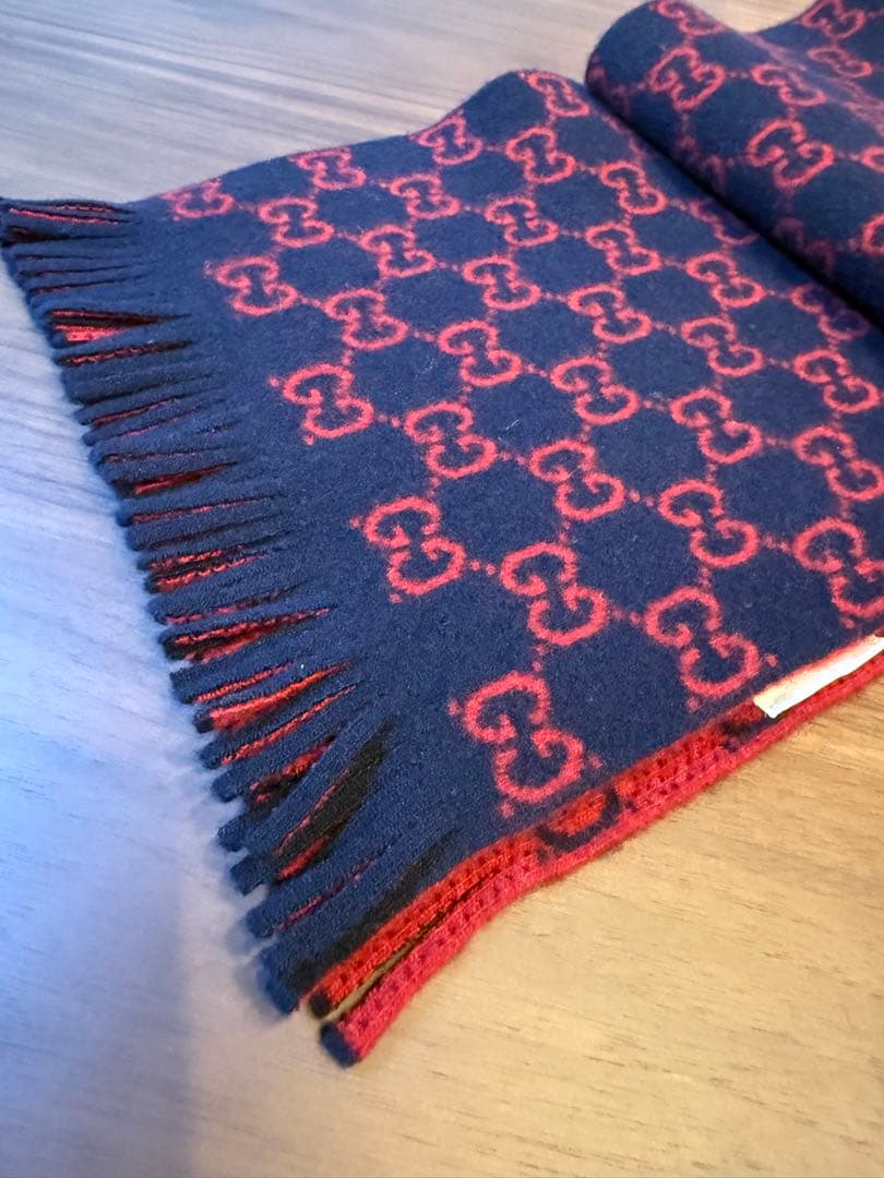 GUCCI GGパターン マフラー 赤/紺フリンジ付き