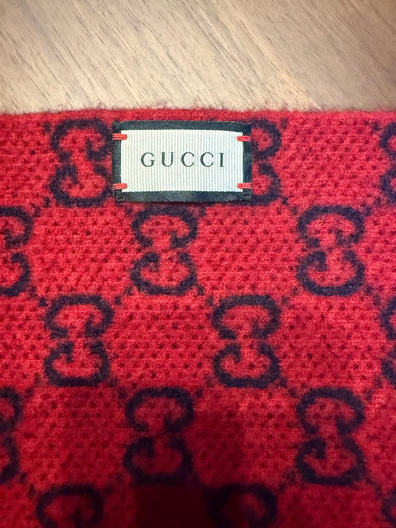 GUCCI GGパターン マフラー 赤/紺フリンジ付き