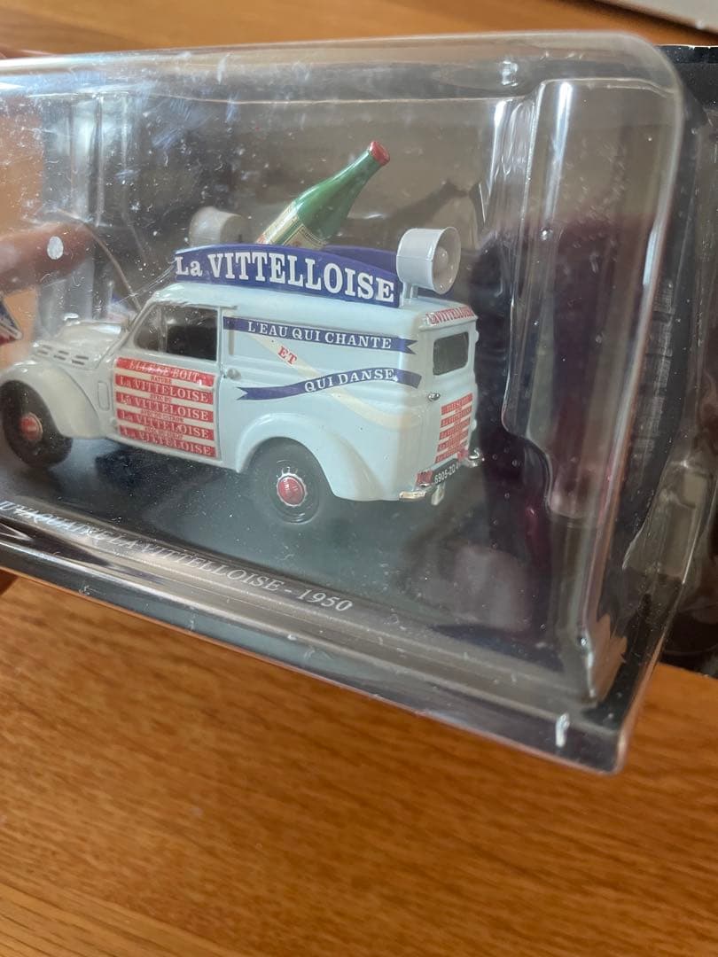 【ツールドフランス】Renault 1950年キャラバンカー　未開封フィギュア
