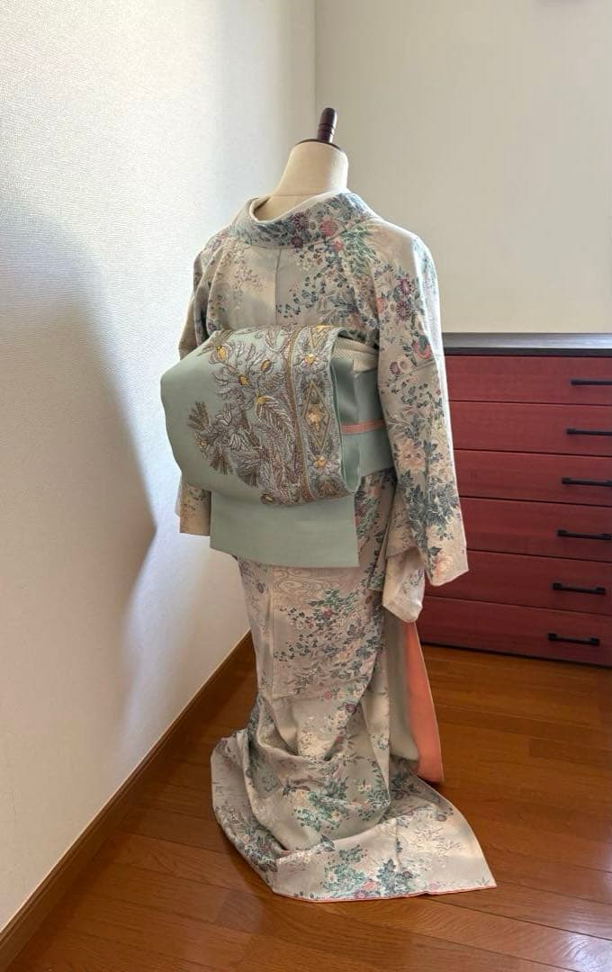 ❤️清楚で華やかな正絹小紋　美品　ice grayの流水に四季の花々　新品畳紙付き