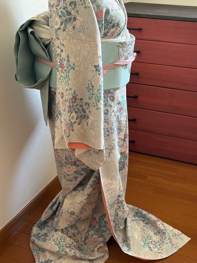 ❤️清楚で華やかな正絹小紋　美品　ice grayの流水に四季の花々　新品畳紙付き