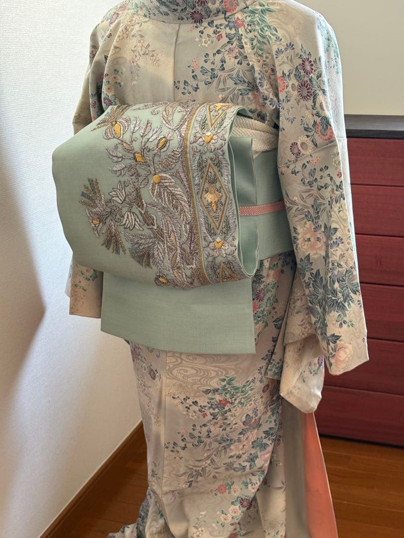 ❤️清楚で華やかな正絹小紋　美品　ice grayの流水に四季の花々　新品畳紙付き