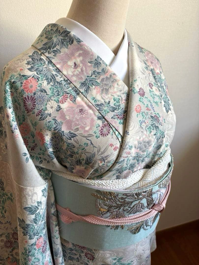 ❤️清楚で華やかな正絹小紋　美品　ice grayの流水に四季の花々　新品畳紙付き