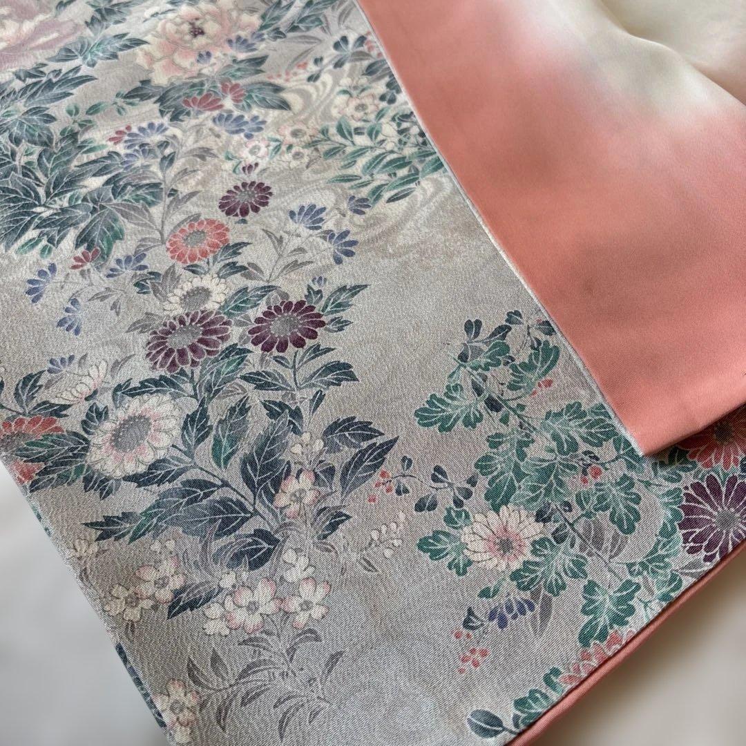 ❤️清楚で華やかな正絹小紋　美品　ice grayの流水に四季の花々　新品畳紙付き