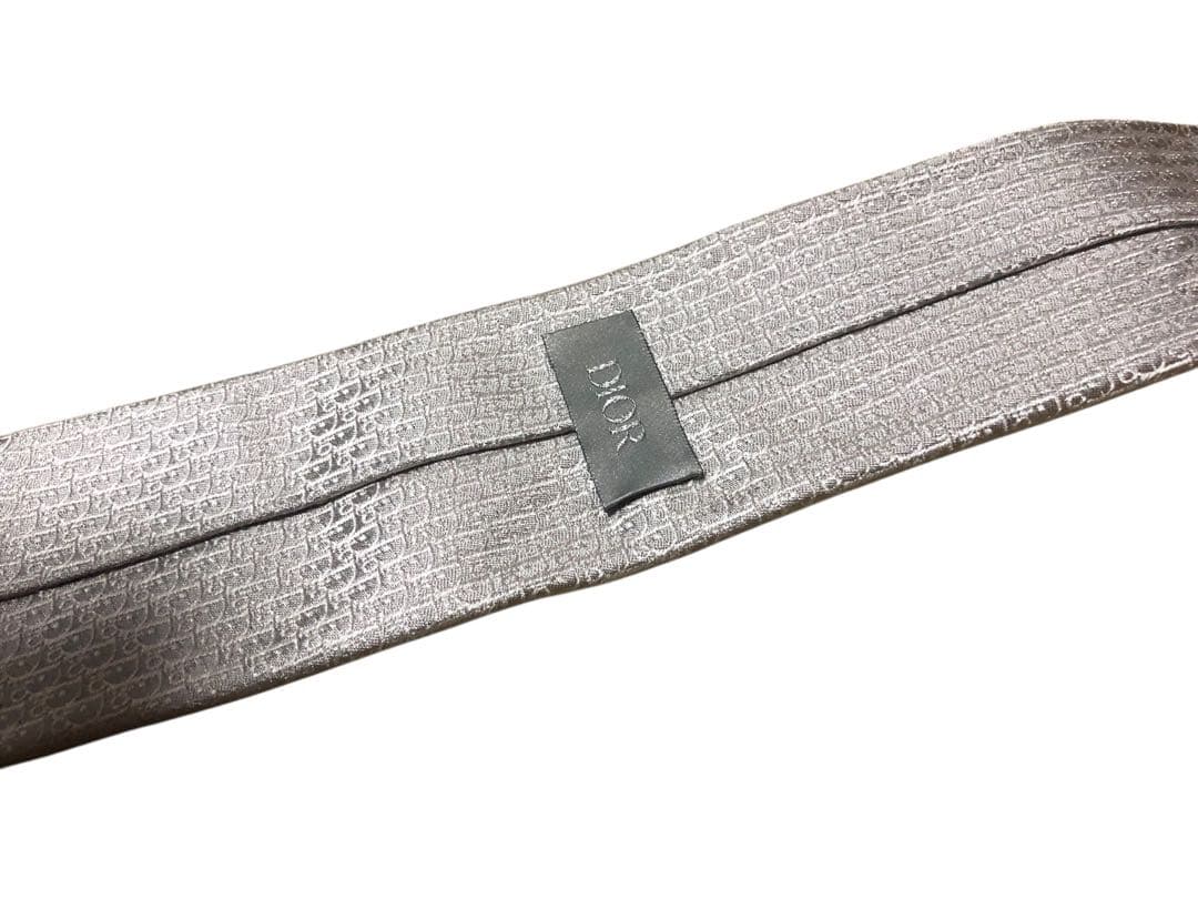 新品未使用　Dior ホワイト ストライプ ネクタイ　シルバー　シルク100%