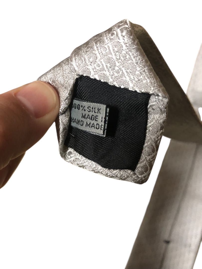 新品未使用　Dior ホワイト ストライプ ネクタイ　シルバー　シルク100%