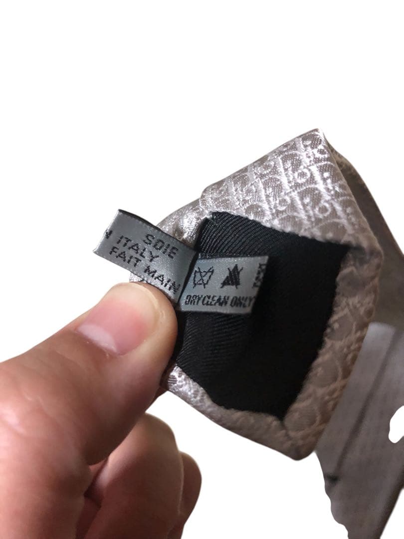 新品未使用　Dior ホワイト ストライプ ネクタイ　シルバー　シルク100%