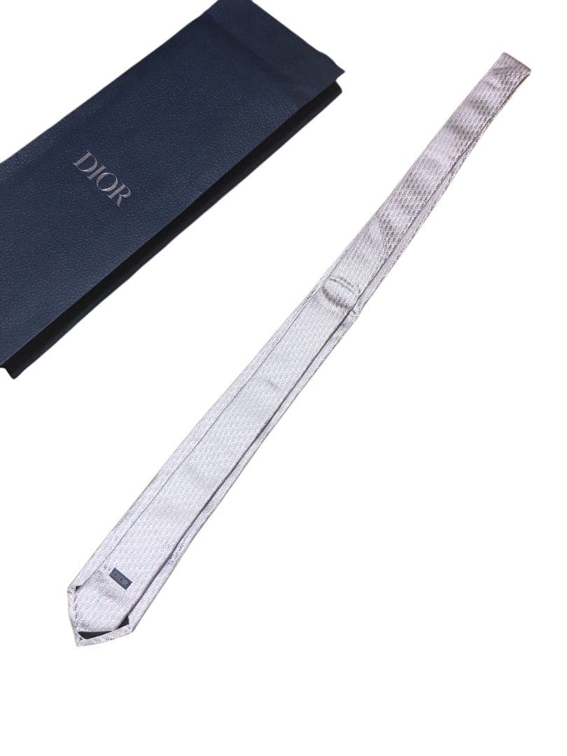 新品未使用　Dior ホワイト ストライプ ネクタイ　シルバー　シルク100%