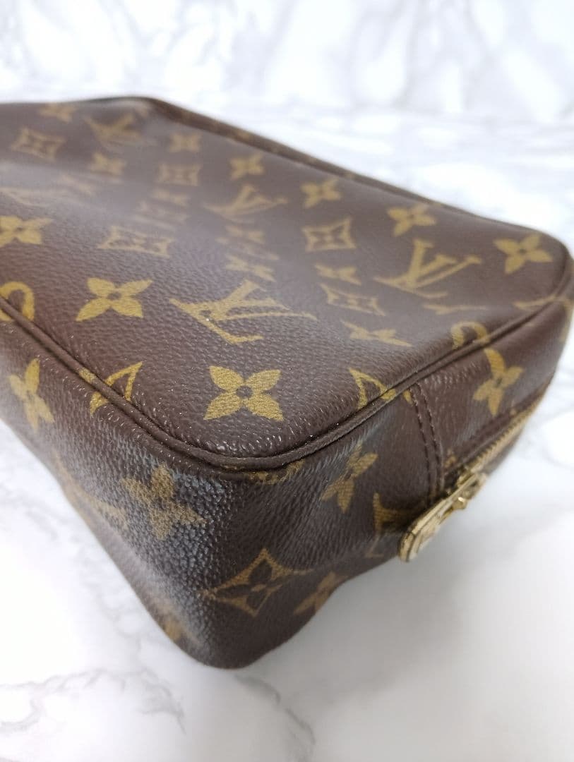 LOUIS VUITTONクラッチバッグ　トゥルーストワレット23