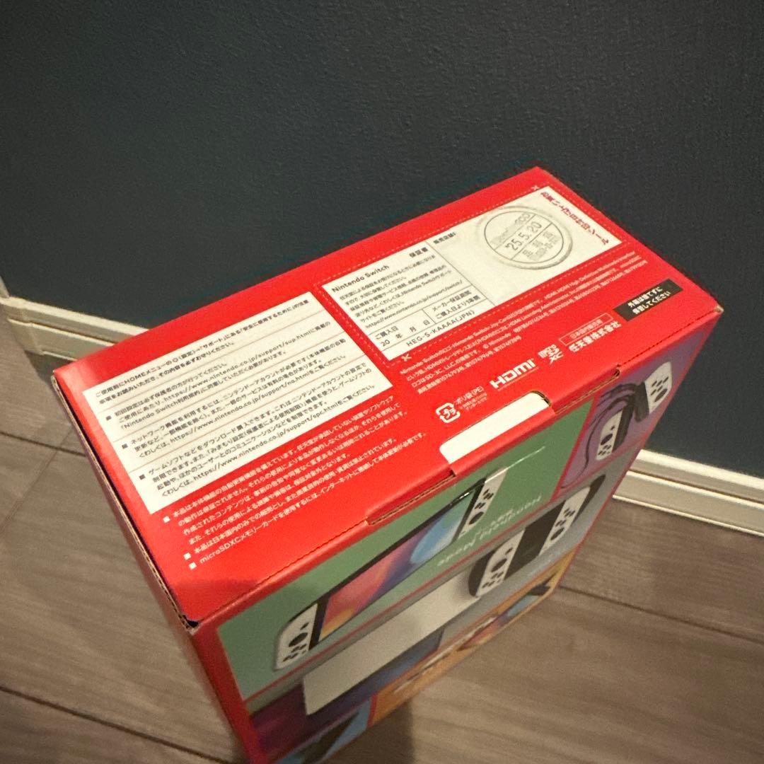 Nintendo Switch 有機ELモデル ホワイト/ブラック　新品未開封品
