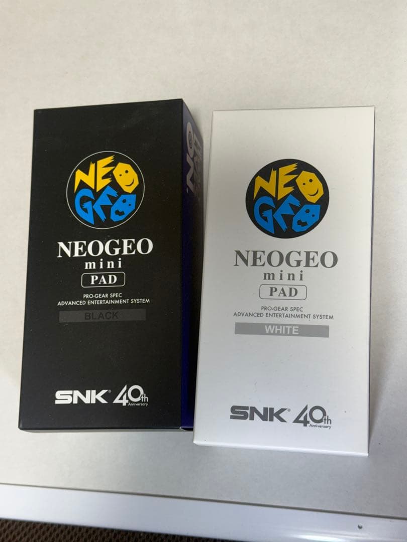 NEOGEO mini ゲーム機＋専用コントローラー2点(ホワイト・ブラック)