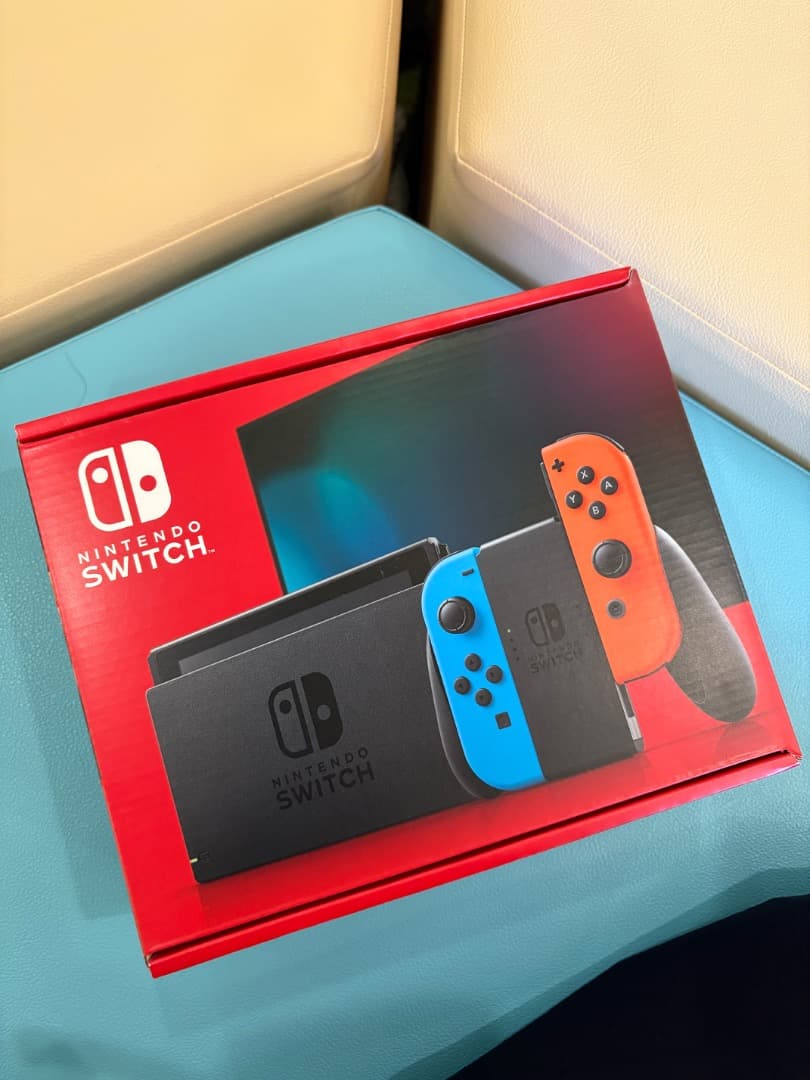 Nintendo Switch 　Joy-ConLネオンブルーR ネオンレッド