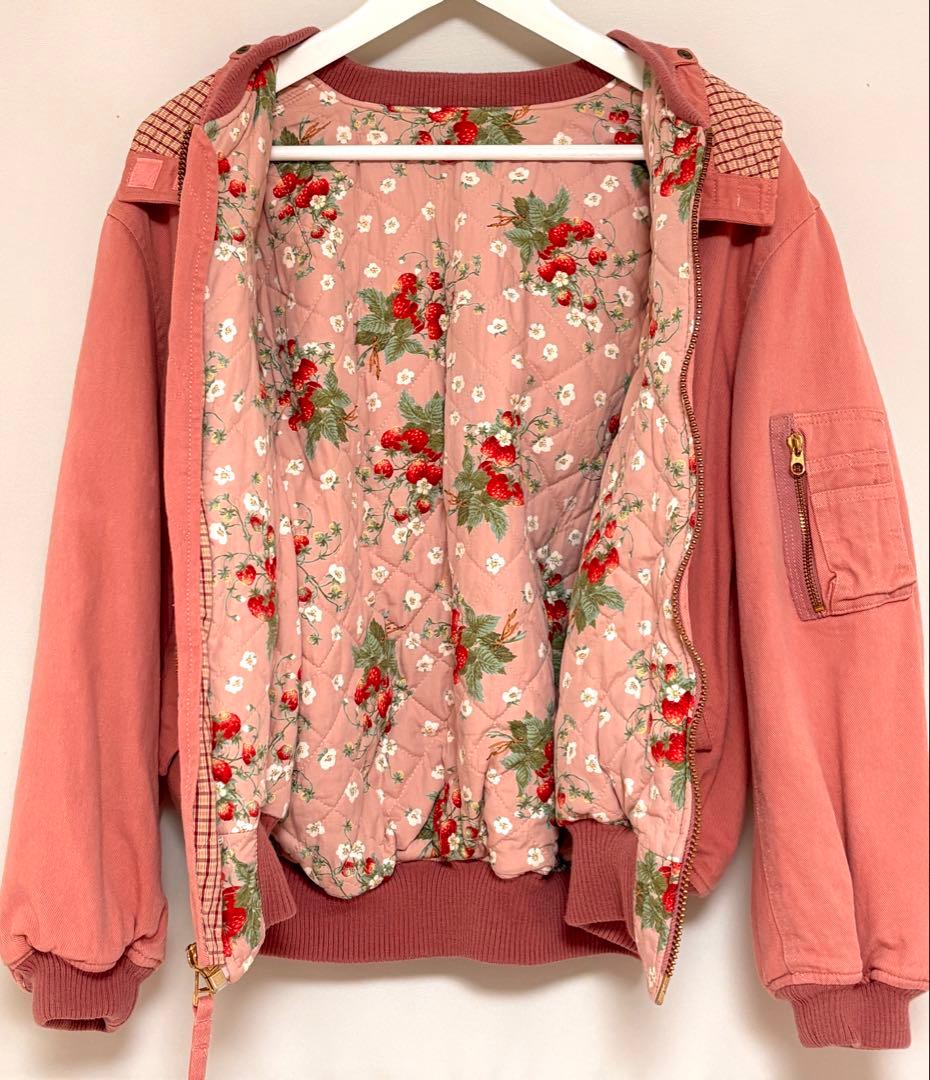 ピンクハウス　イチゴ柄ブルゾン ピンク　ワッペン