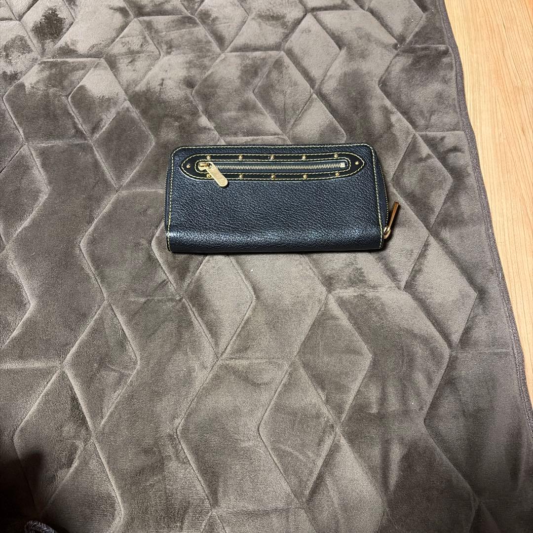 スタッズ装飾 黒 レザー 長財布