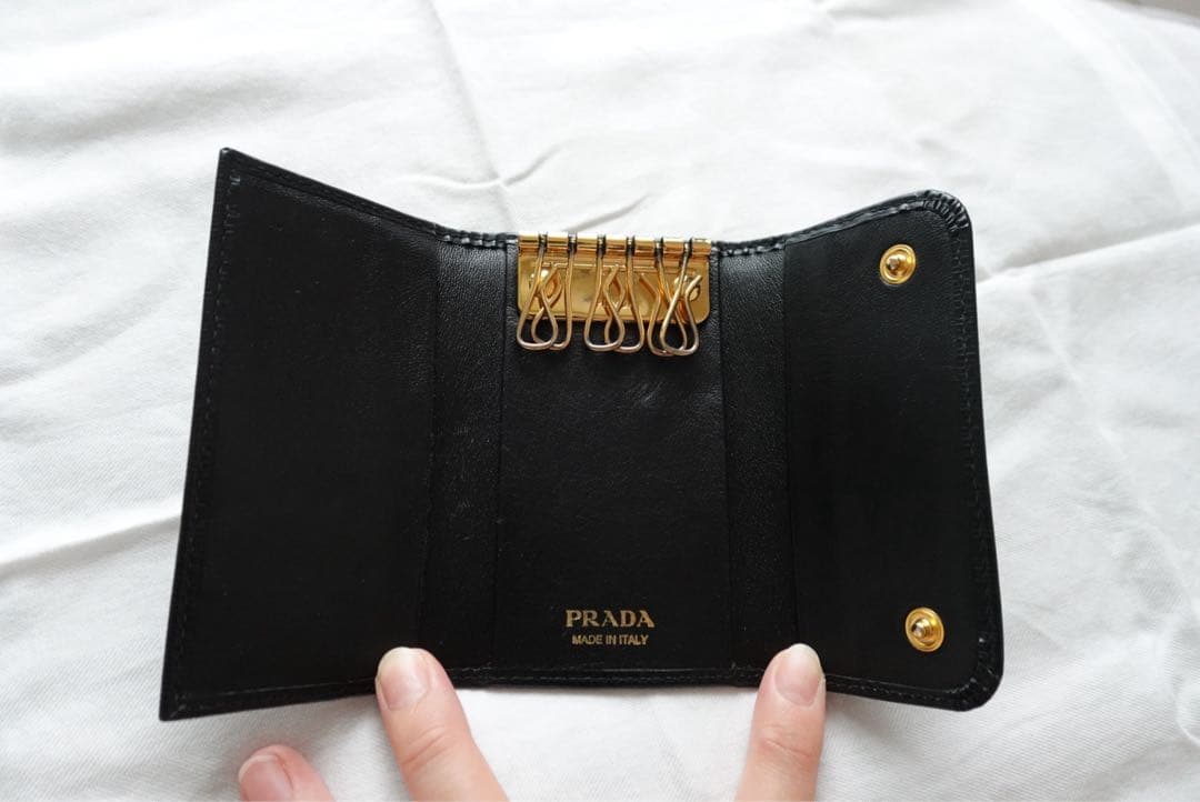 PRADA ブラック レザー キーケース1PG222/2DDUF0002